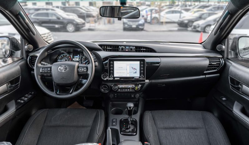 
2025 Toyota Hilux Adventure 4.0L AT Petrol (Black-Black) full									