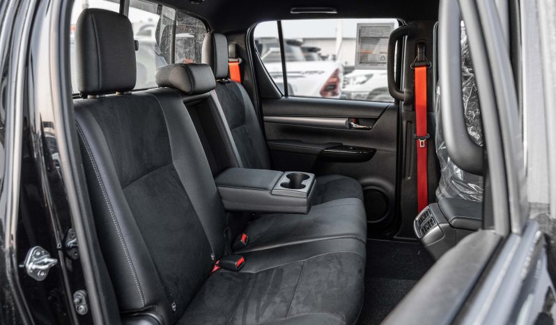 
								2025 Toyota Hilux GR-Sport Rally Edition 4.0L AT Petrol full									