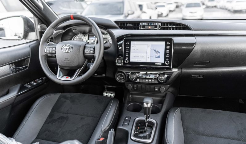 
								2025 Toyota Hilux GR-Sport Rally Edition 4.0L AT Petrol full									