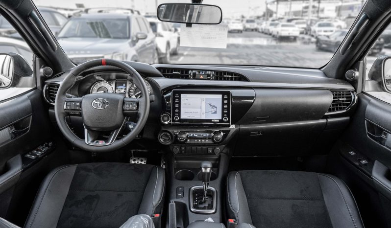
								2025 Toyota Hilux GR-Sport Rally Edition 4.0L AT Petrol full									