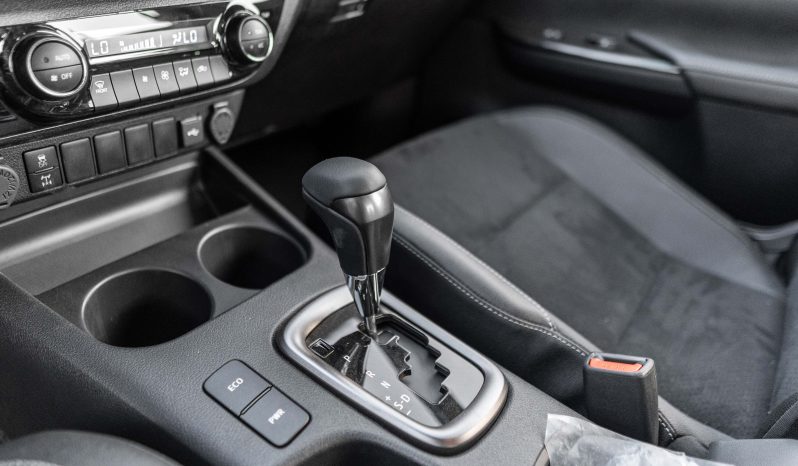 
								2025 Toyota Hilux GR-Sport Rally Edition 4.0L AT Petrol full									