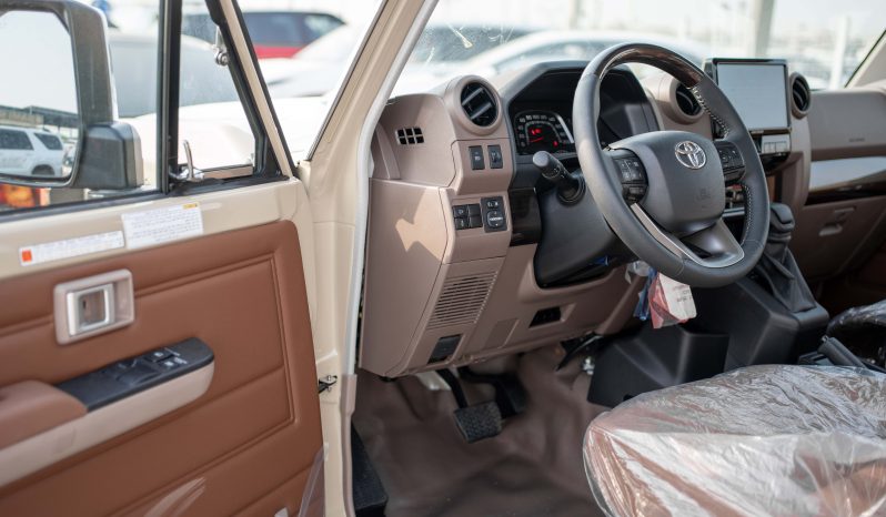 
2026 Toyota Land Cruiser LC79 2.8L SC AT Diesel (Beige) full									