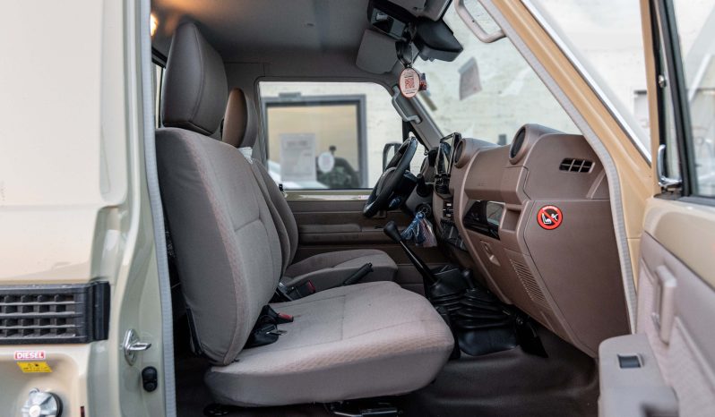 
2025 Toyota Land Cruiser LC 79 2.8L Diesel MT Beige-Brown full									