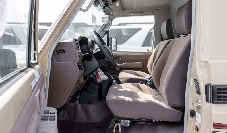 
2025 Toyota Land Cruiser LC 79 2.8L AT Diesel (Beige-Brown) full									