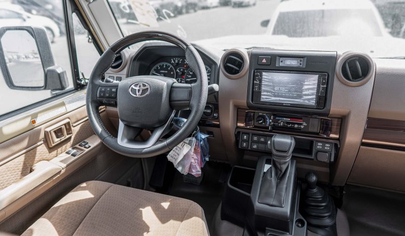 
2025 Toyota Land Cruiser LC 79 2.8L AT Diesel (Beige-Brown) full									