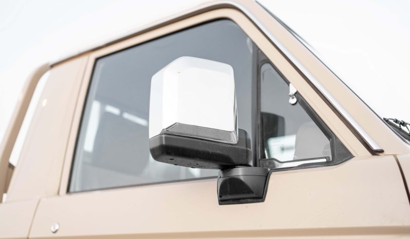 
2025 Toyota Land Cruiser LC 79 2.8L AT Diesel (Beige-Brown) full									