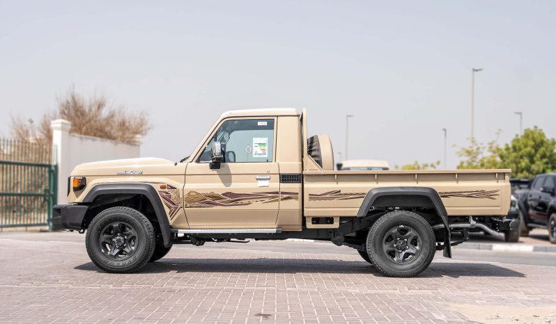 
2025 Toyota Land Cruiser LC 79 2.8L Diesel MT Beige-Brown full									