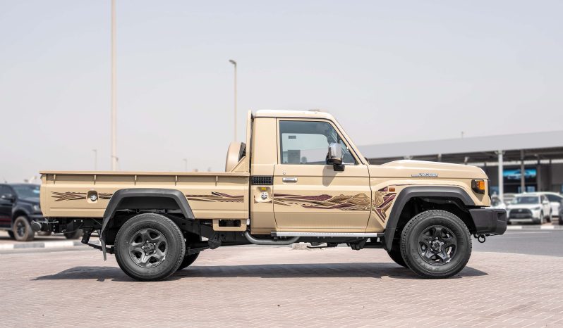 
2025 Toyota Land Cruiser LC 79 2.8L Diesel MT Beige-Brown full									