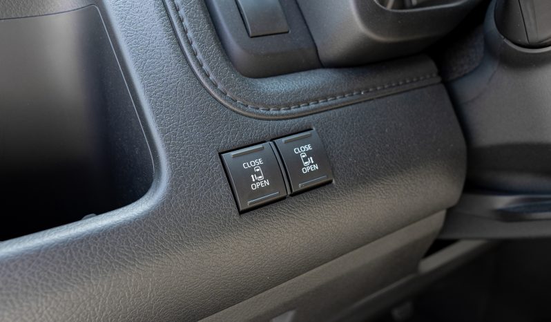 
2026 Toyota Granvia 3.5L Premium AT Petrol full									