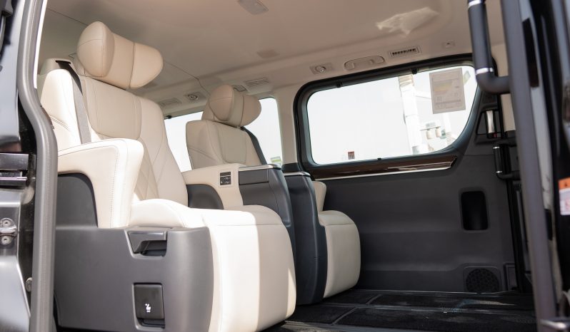 
2026 Toyota Granvia 3.5L Premium AT Petrol full									