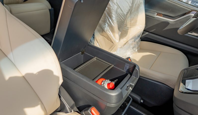 
2026 Toyota Granvia 3.5L Premium AT Petrol full									