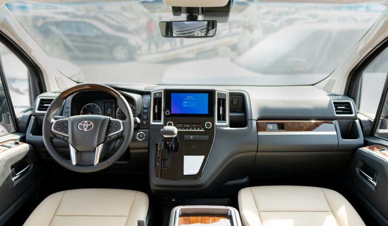 
2026 Toyota Granvia 3.5L Premium AT Petrol full									
