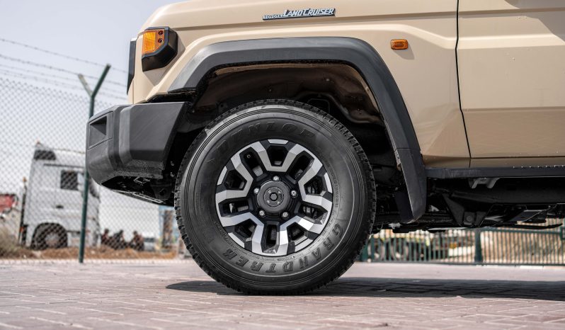 
2026 Toyota Land Cruiser LC76 2.8L AT Diesel (beige) full									