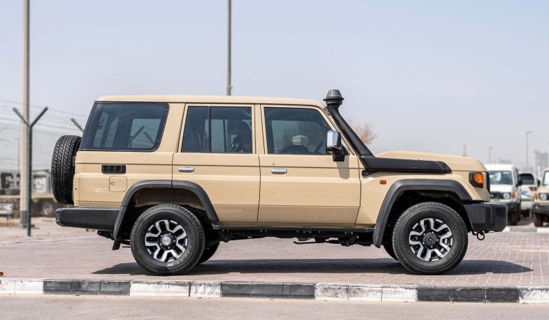 
2026 Toyota Land Cruiser LC76 2.8L AT Diesel (beige) full									