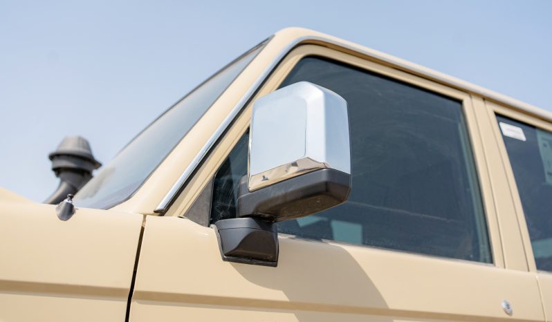 
2026 Toyota Land Cruiser LC 76 2.8L AT Diesel (Beige-Brown) full									