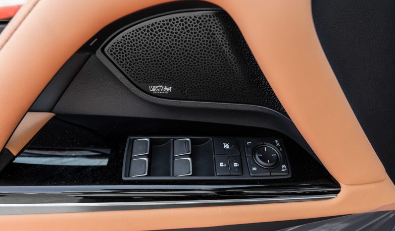 
2026 Lexus LX700h Signature 3.5L AT Hybrid (with Auto park) full									