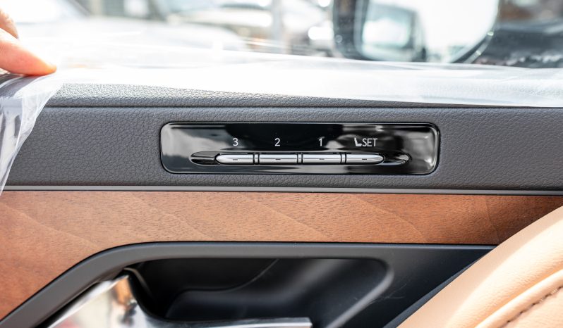 
2026 Lexus LX700h Signature 3.5L AT Hybrid (with Auto park) full									