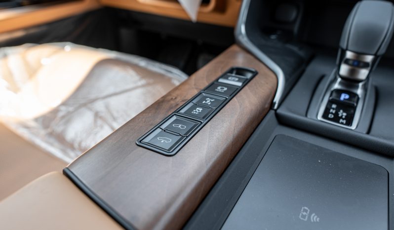 
2026 Lexus LX700h Signature 3.5L AT Hybrid (with Auto park) full									