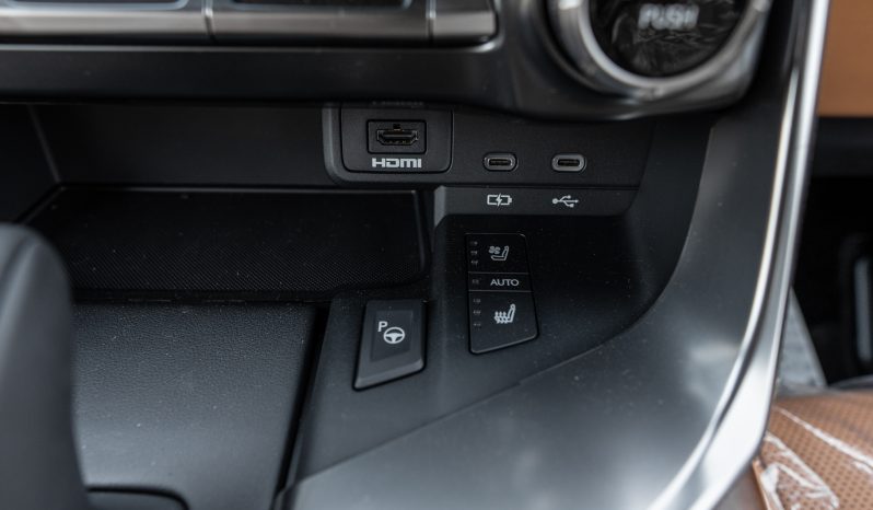 
2026 Lexus LX700h Signature 3.5L AT Hybrid (with Auto park) full									