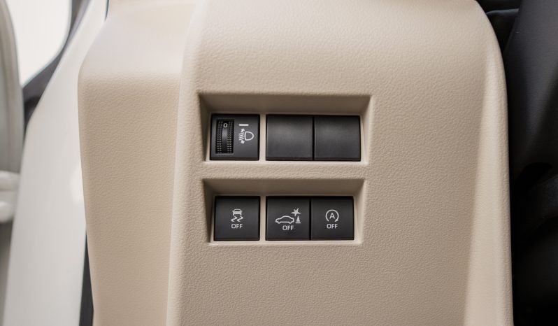 
2026 Toyota Land Cruiser GXR 3.5L AT Petrol (Basic) full									