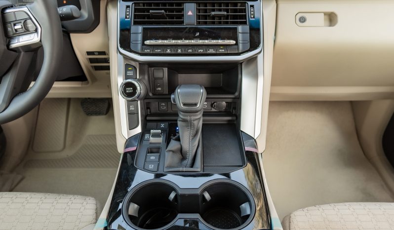 
2026 Toyota Land Cruiser GXR 3.5L AT Petrol (Basic) full									