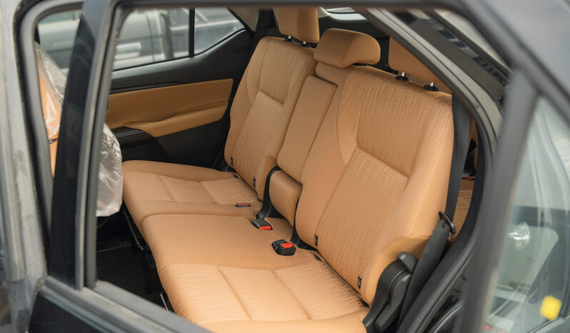
								2026 Toyota Fortuner GX 2.7L AT Petrol 4WD (Black-Tan) full									