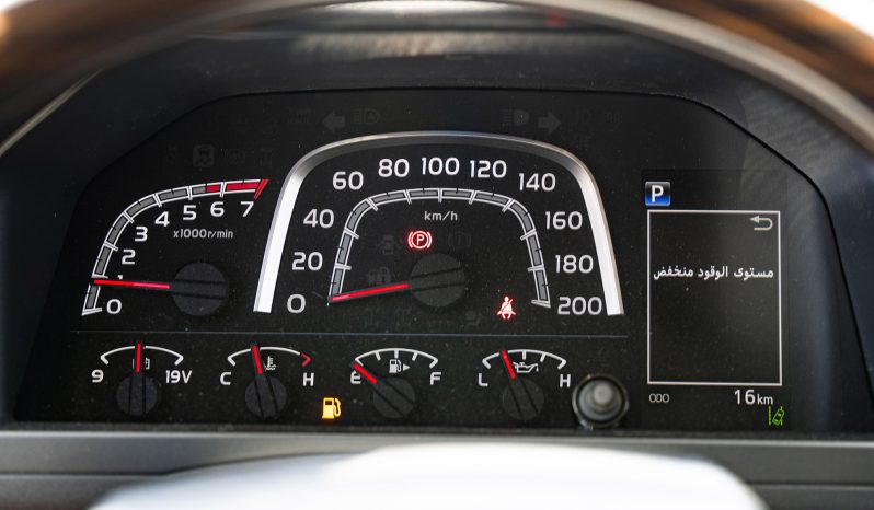 
								2026 Toyota Land Cruiser LC 71 4.0L AT Petrol (Beige) full									