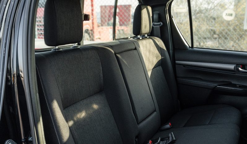 
2026 Toyota Hilux Adventure 4.0L AT Petrol (Black-Black) full									
