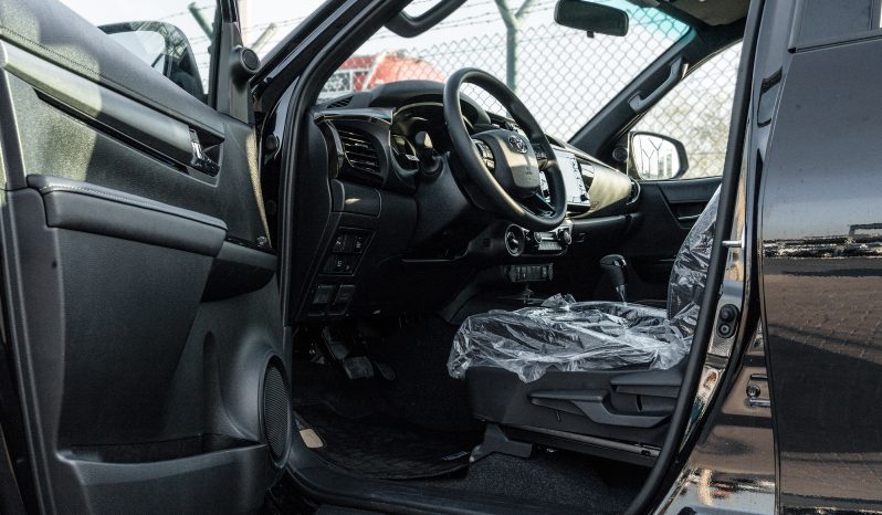 
2026 Toyota Hilux Adventure 4.0L AT Petrol (Black-Black) full									