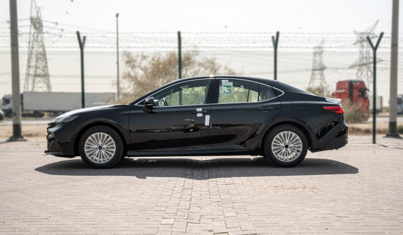 
2026 Toyota Camry E-plus 2.5L Hybrid (Black-Beige) full									