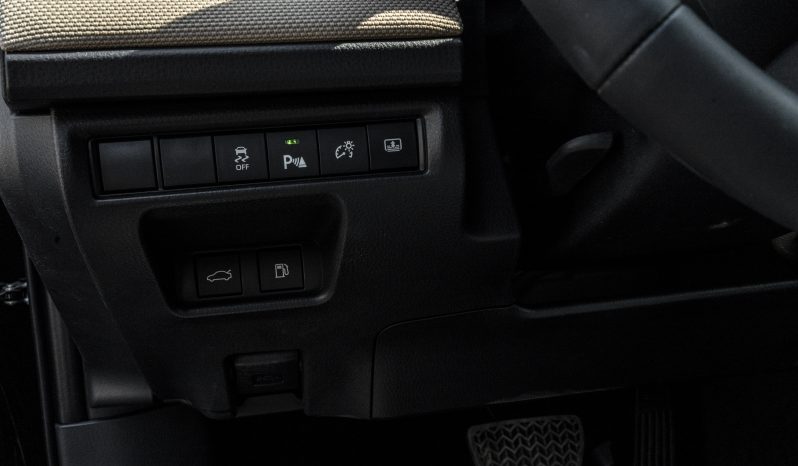 
2026 Toyota Camry E-plus 2.5L Hybrid (Black-Beige) full									
