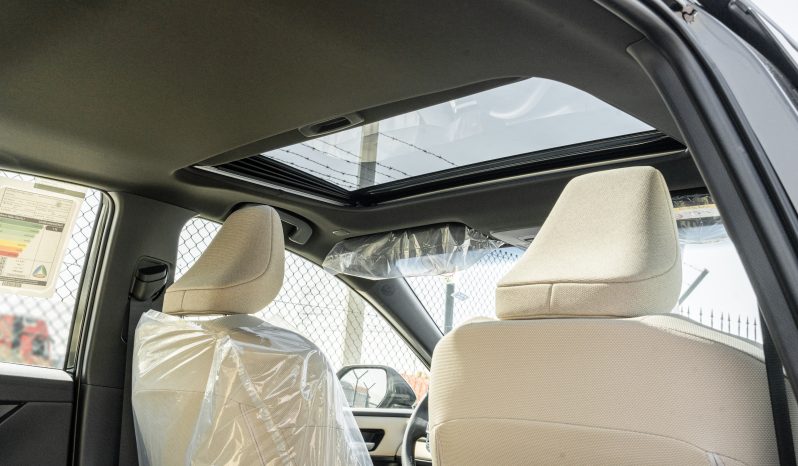 
2026 Toyota Camry E-plus 2.5L Hybrid (Black-Beige) full									