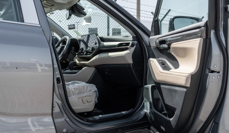 
2026 Toyota Highlander Limited 2.5L Hybrid (Gray-Beige) full									