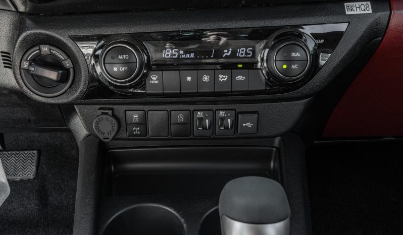 
2026 Toyota Hilux SGLX 2.8L AT Diesel (White-Red) full									