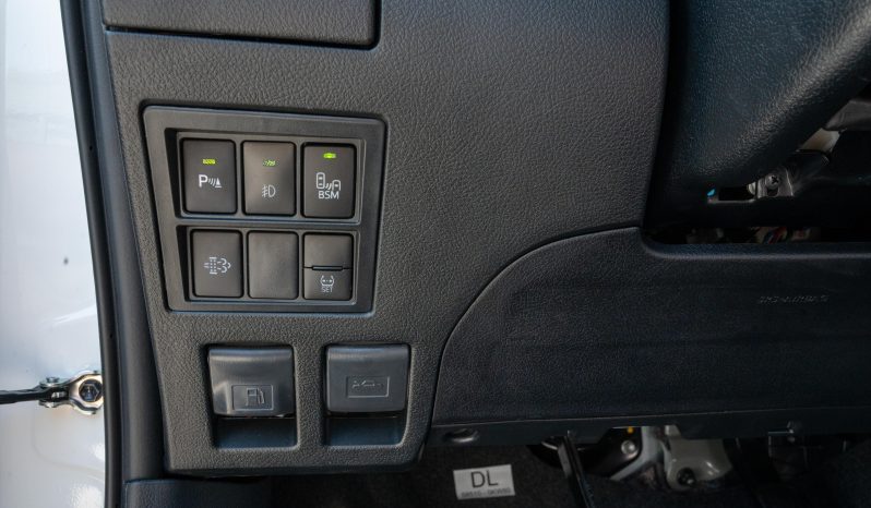 
2026 Toyota Hilux SGLX 2.8L AT Diesel (White-Red) full									