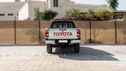 
2026 Toyota Hilux SGLX 2.8L AT Diesel (White-Red) full									