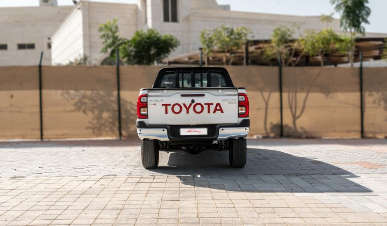 
2026 Toyota Hilux SGLX 2.8L AT Diesel (White-Red) full									