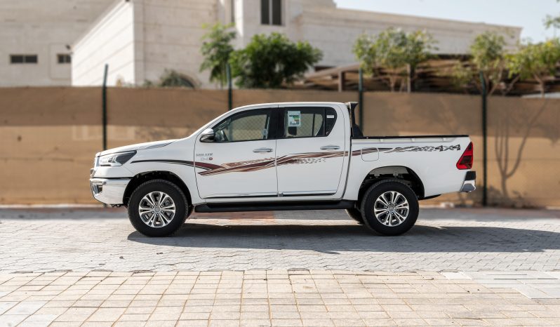 
2026 Toyota Hilux SGLX 2.8L AT Diesel (White-Red) full									