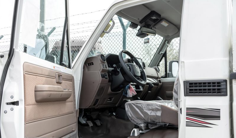 
2026 Toyota LC79 2.8L MT Diesel (White-Brown) full									