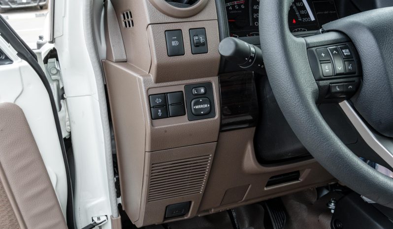 
2026 Toyota LC79 2.8L MT Diesel (White-Brown) full									