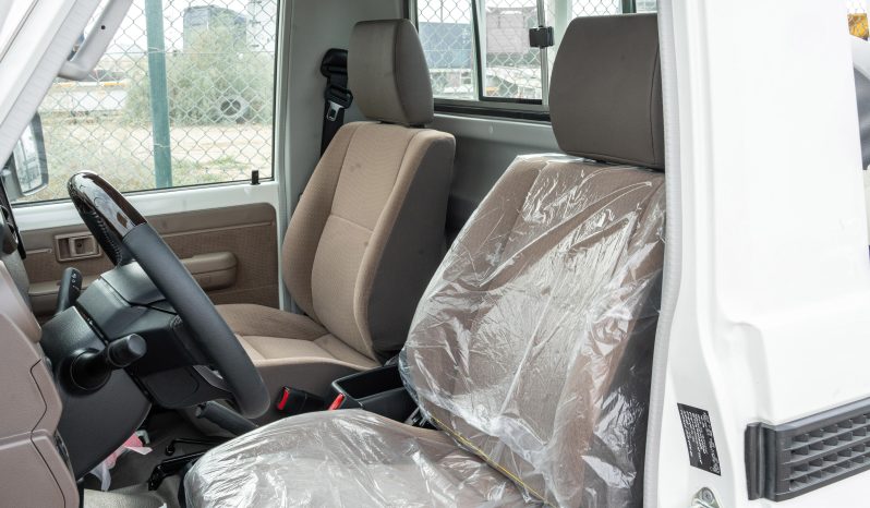 
2026 Toyota LC79 2.8L MT Diesel (White-Brown) full									