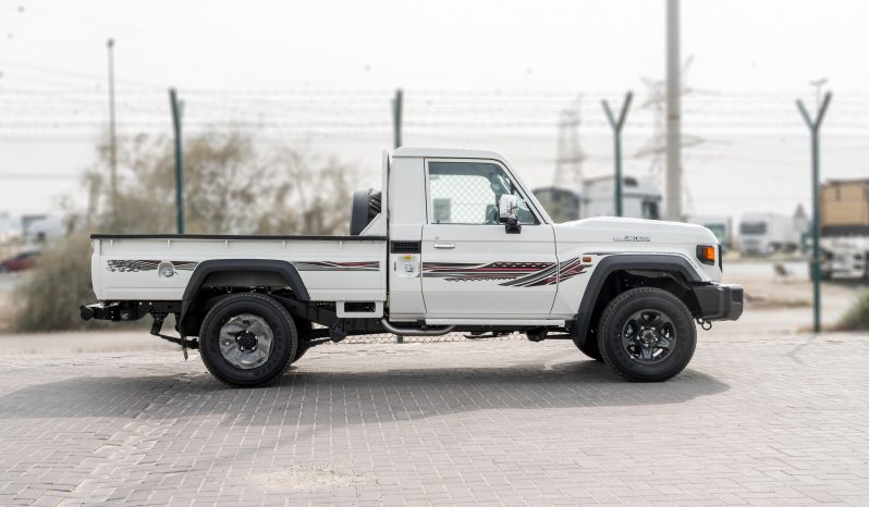 
2026 Toyota LC79 2.8L MT Diesel (White-Brown) full									