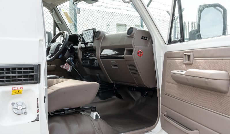 
2026 Toyota LC79 2.8L MT Diesel (White-Brown) full									