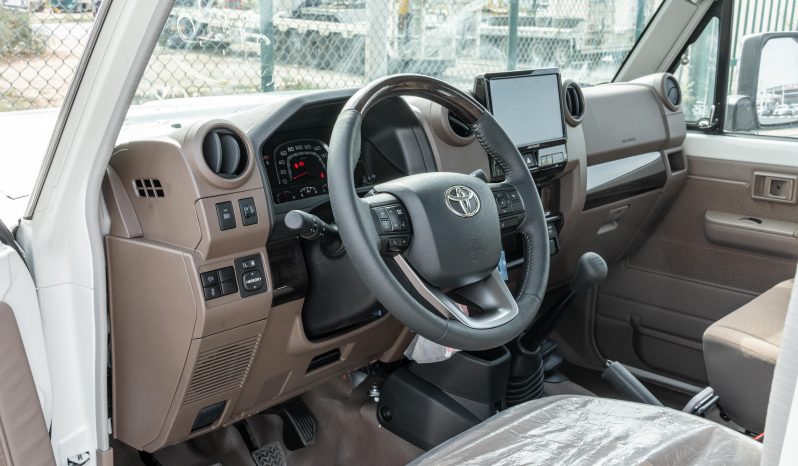 
2026 Toyota LC79 2.8L MT Diesel (White-Brown) full									