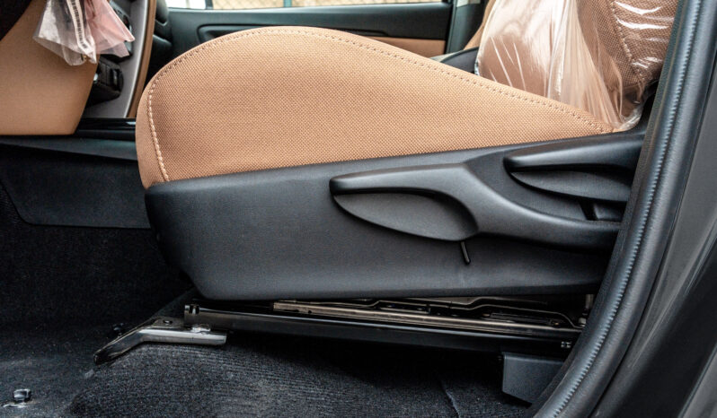
								2026 Toyota Fortuner GX 2.7L AT Petrol 4WD (Black-Tan) full									