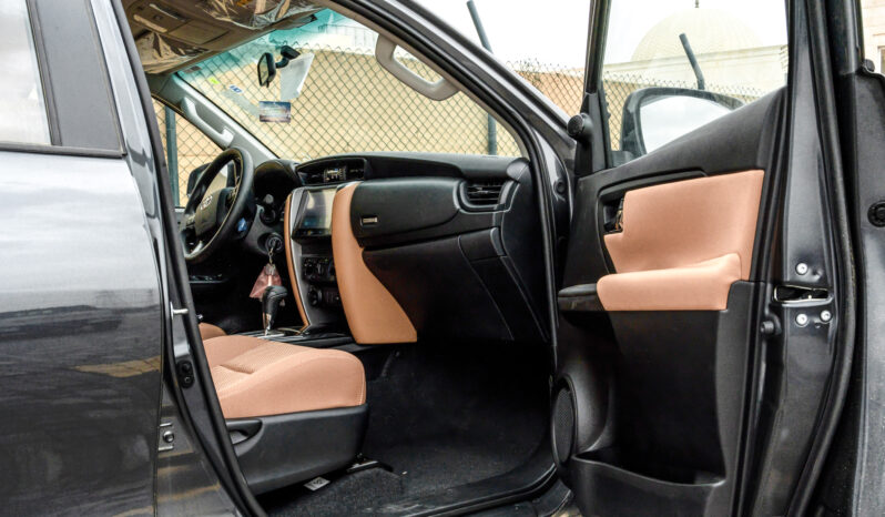 
								2026 Toyota Fortuner GX 2.7L AT Petrol 4WD (Black-Tan) full									