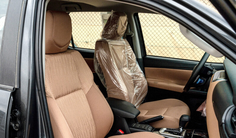 
								2026 Toyota Fortuner GX 2.7L AT Petrol 4WD (Black-Tan) full									