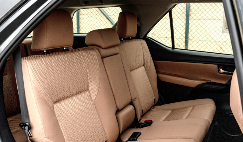 
								2026 Toyota Fortuner GX 2.7L AT Petrol 4WD (Black-Tan) full									