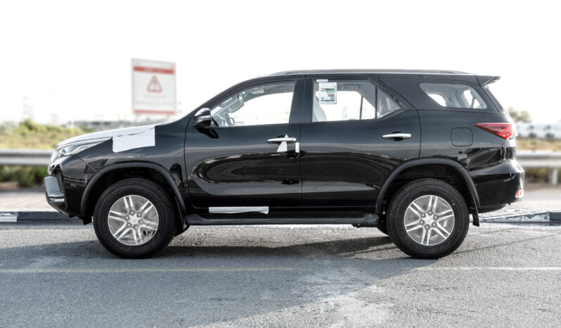 
								2026 Toyota Fortuner GX 2.7L AT Petrol (Black-Black) 4WD full									