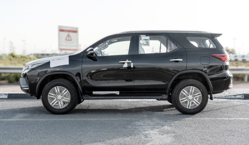 
								2026 Toyota Fortuner GX 2.7L AT Petrol 4WD (Black-Tan) full									